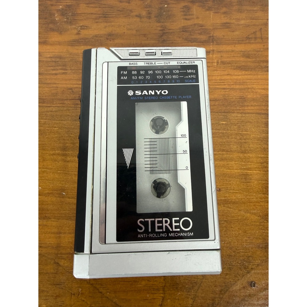 Sanyo M-GP70 Portable AM/FM Stereo Cassette Player Vintage Silver Black Japan